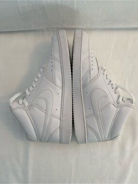 Nike Men's Court Vision Mid DN3577-100 White High-Top Athletic Sneakers Size 9.5